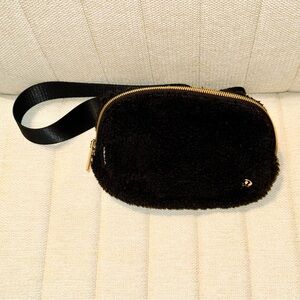 Lululemon Everywhere Fleece Belt Bag
